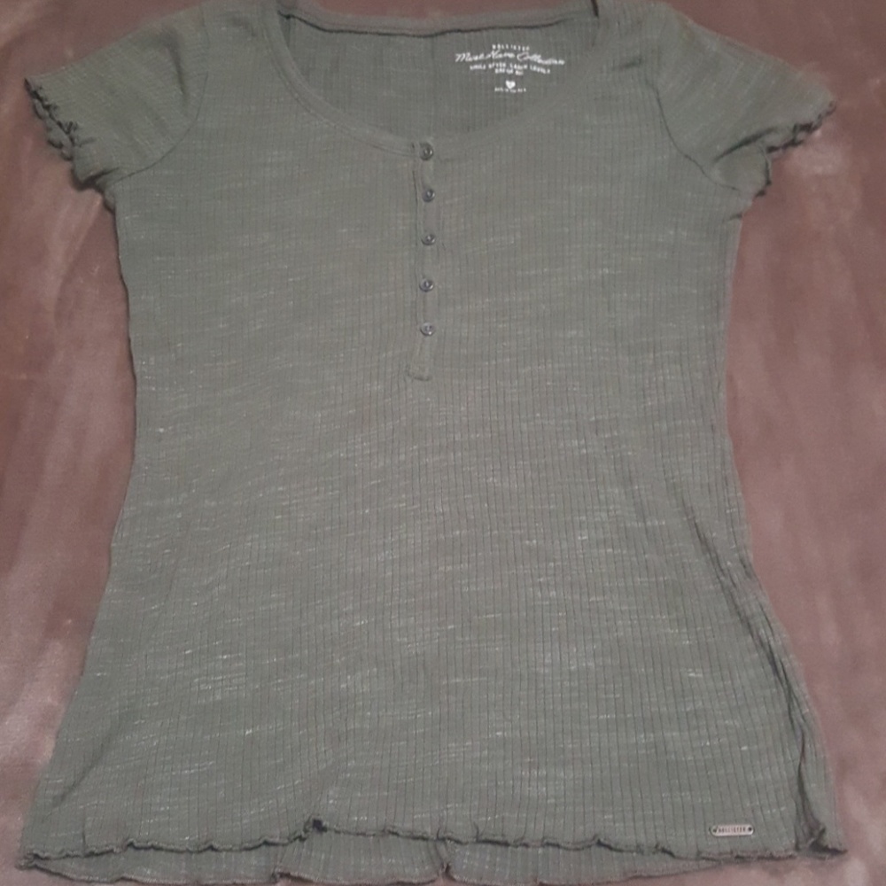 Hollister top
